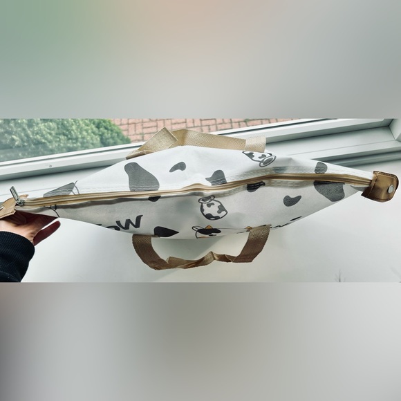 NWT Cow Theme Lightweight Tote - Picture 3 of 8